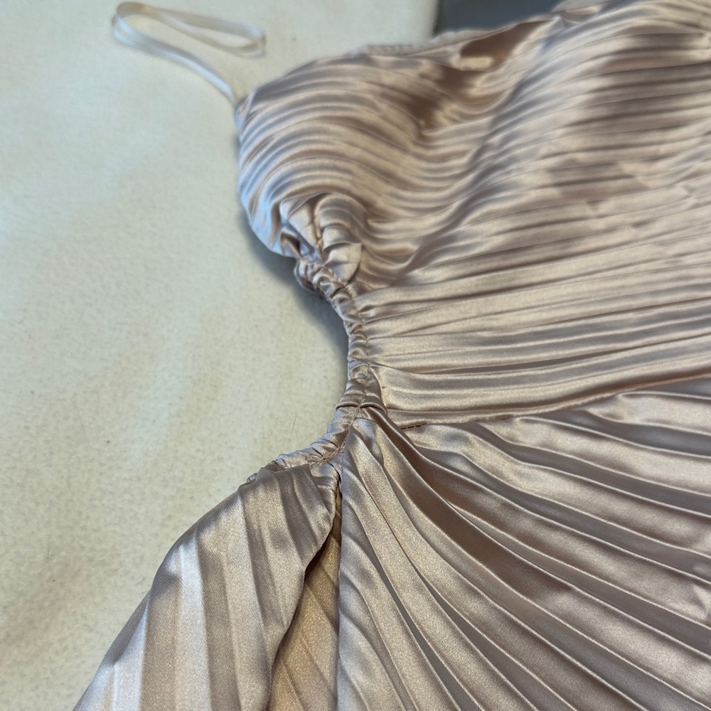 Elegant Satin Pleated champagne/gold dress - Picture 3 of 7